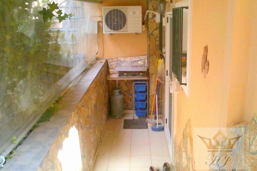 Laubengang mit Wohnungseingang Souterrain