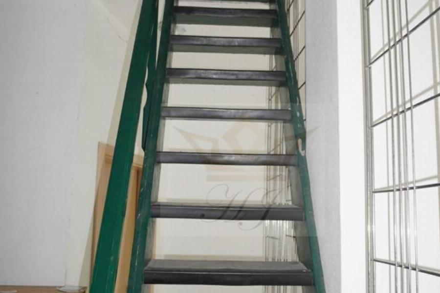 Zugang auf den ausbaufähigen Dachboden Haus 63