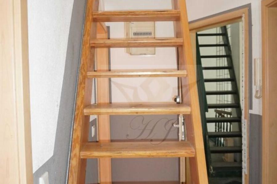 Aufgang der Maisonette links Haus 65