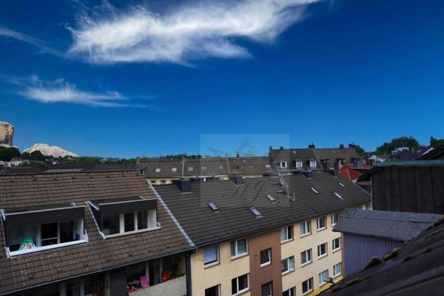 Blick aus dem ausgebauten Dachboden rechts Haus 65