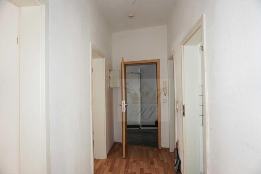 Blick in die Diele mit Wohnungszugang im HP Haus 65