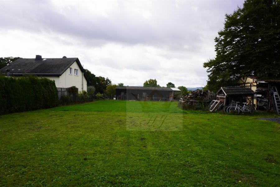Tiefenbreites Baugrundstück