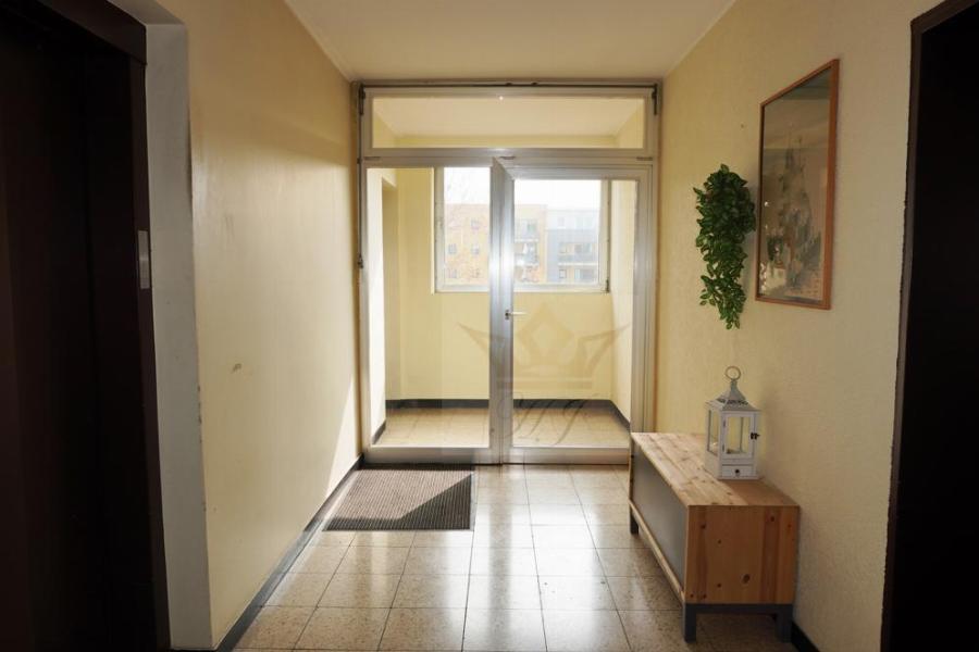 Hausflur Ansicht und Treppenhaus Zugang