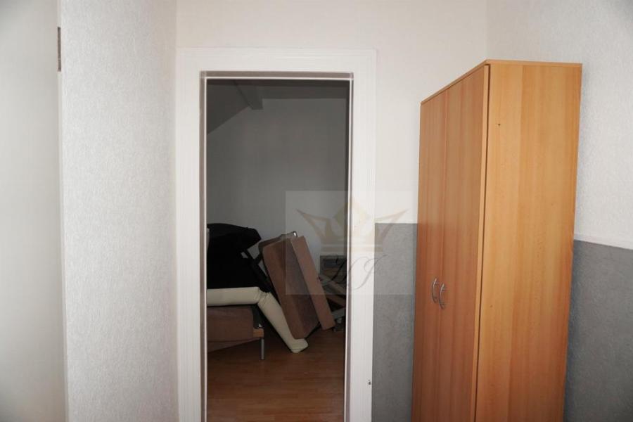 Flur mit Zugang in das Schlafzimmer im DG