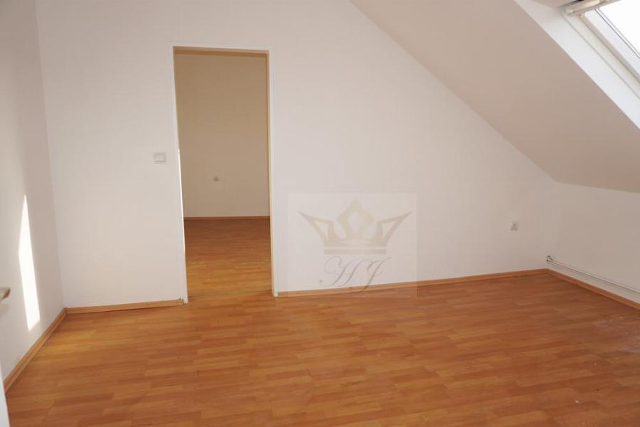 Teilblick aus dem Wohnnzimmer im DG