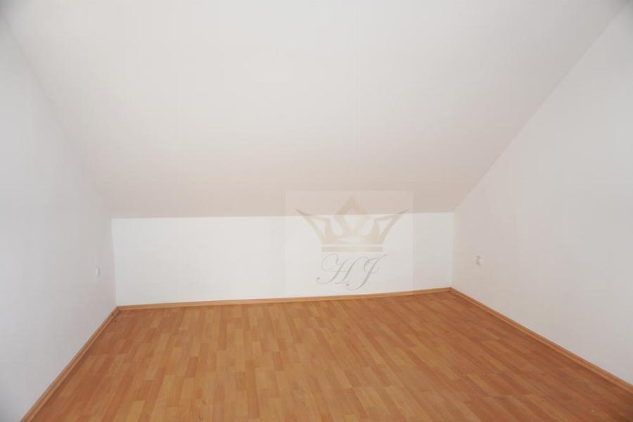 Teilblick Wohnzimmer im DG