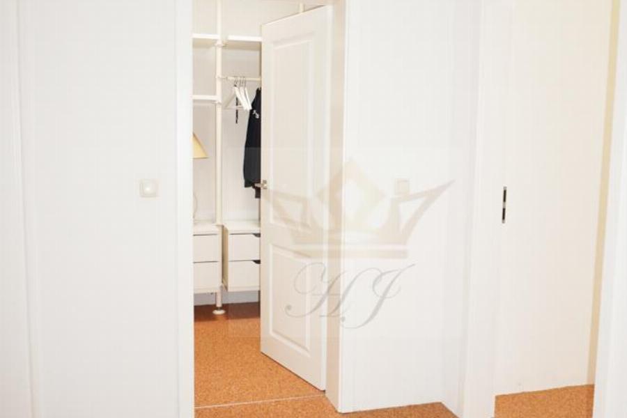 Zugang zu Tageslichtvollbad, Elternschlafzimmer und begehbarer Kleiderschrank