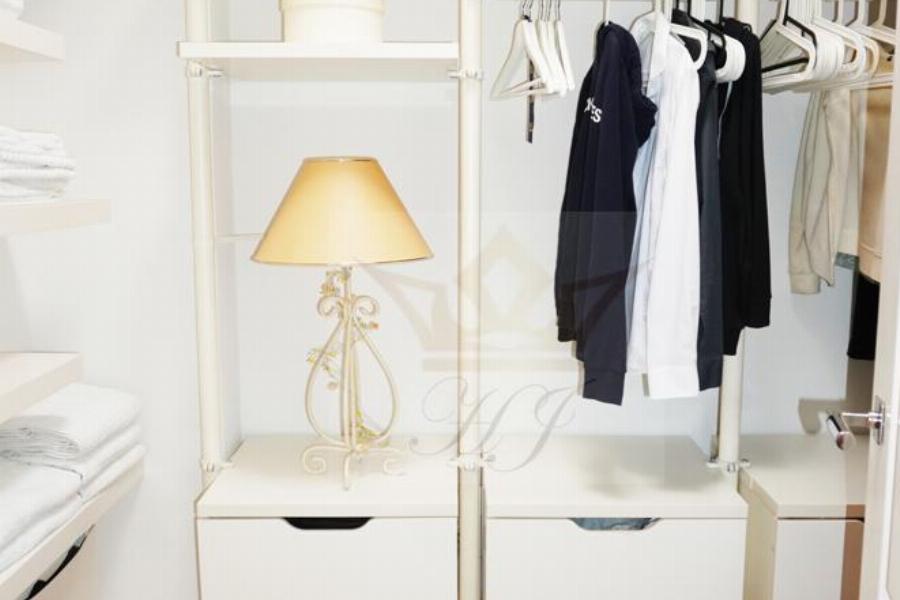 Begehbarer Kleiderschrank