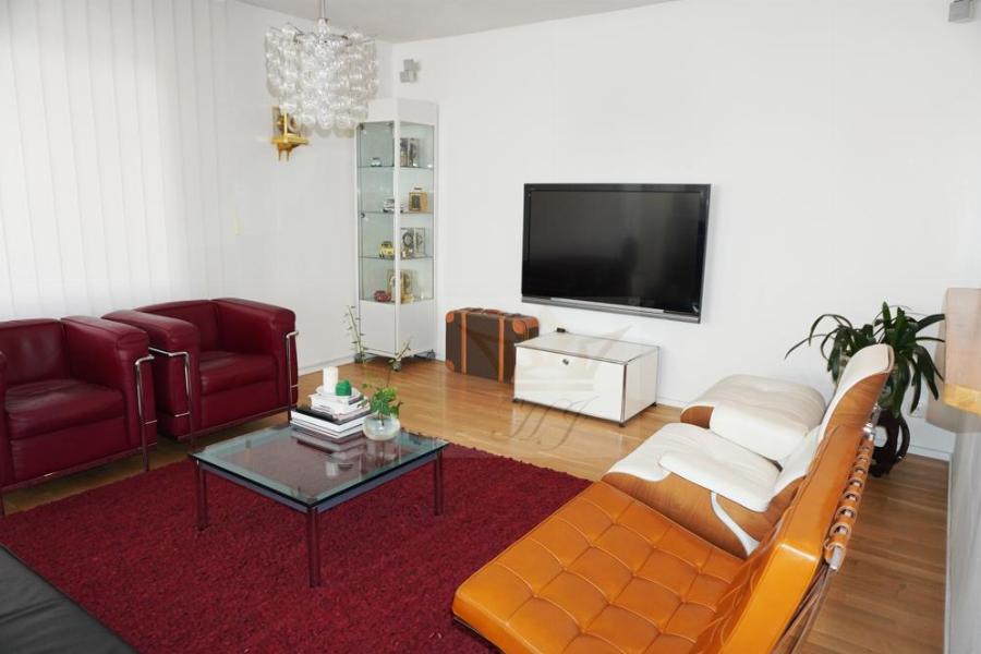 Hinterhaus - Eigner Wohnung; Blick aus der offenen Wohnküche