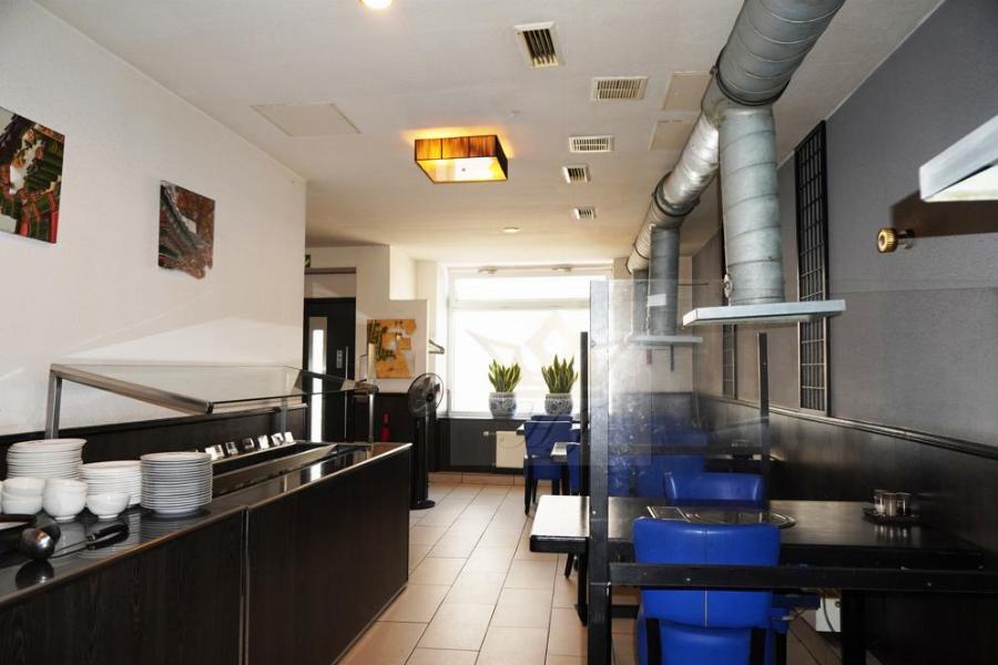 Vorderhaus - Teilblick Restaurant mit Theke zur Selbstbedienung