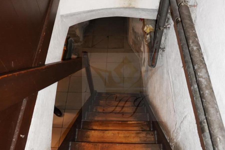 Vorderhaus - Zugang Keller (voll unterkellert)