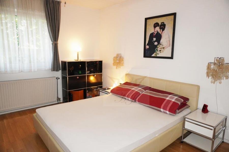 Hinterhaus - Eigner Wohnung; Blick in das Elternschlafzimmer
