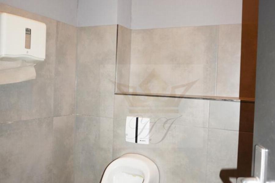 Vorderhaus - Blick auf den Sanitärbereich der Männner im Restaurant