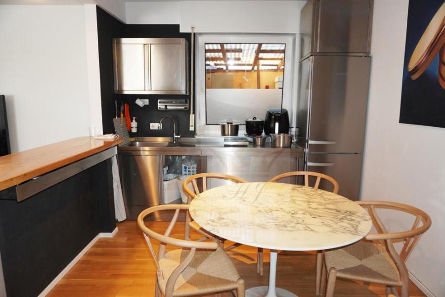 Hinterhaus - Eigner Wohnung; Blick in die offene Wohnküche
