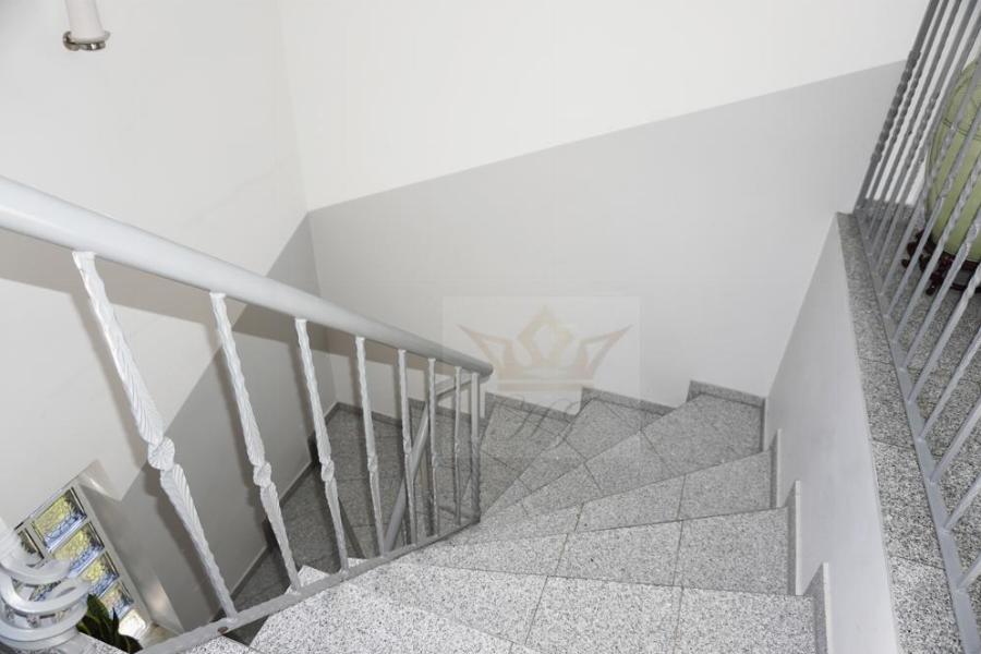 Hinterhaus - Innenliegende Treppe