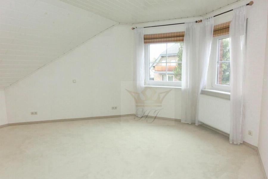 Großzügiges Elternschlafzimmer im DG