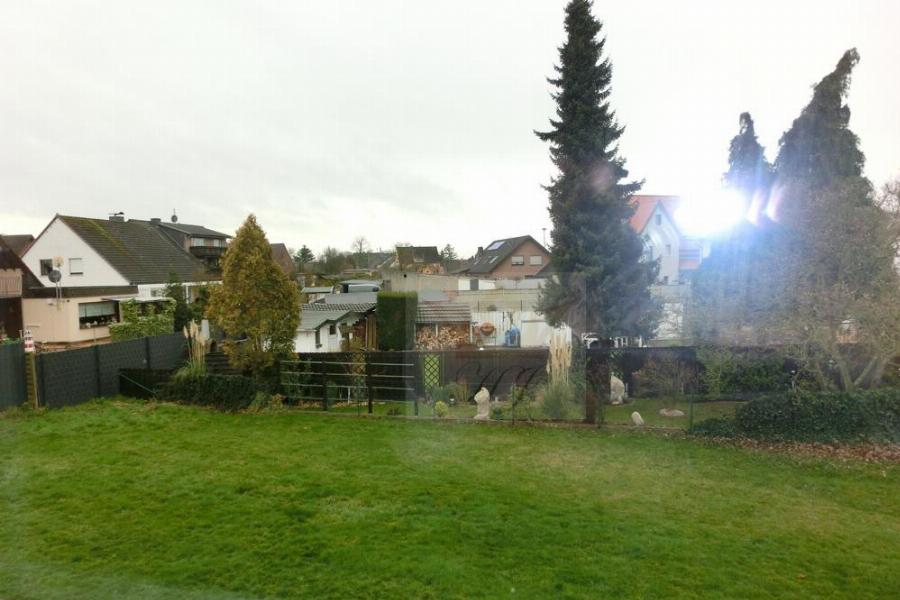 Blick aus dem Kinder- oder Arbeitszimmer in umliegende Nachbarschaft