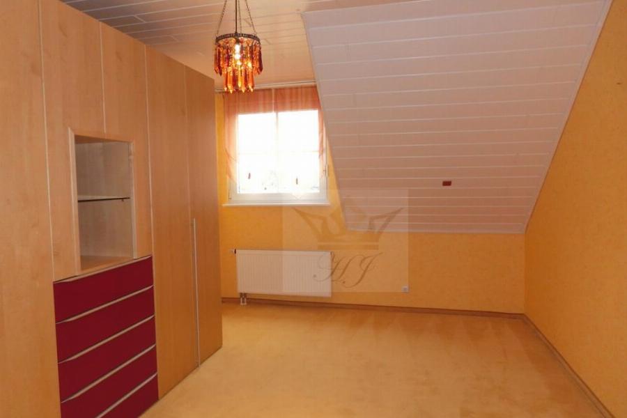 Teilblick Kinder- oder Arbeitszimmer im OG