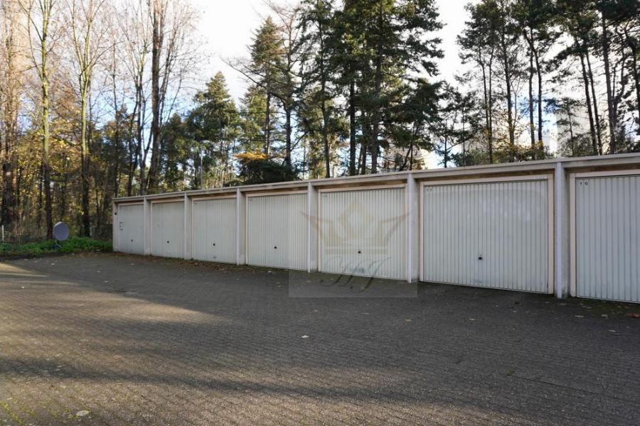 Teilblick linke Seite Garagenanlage1