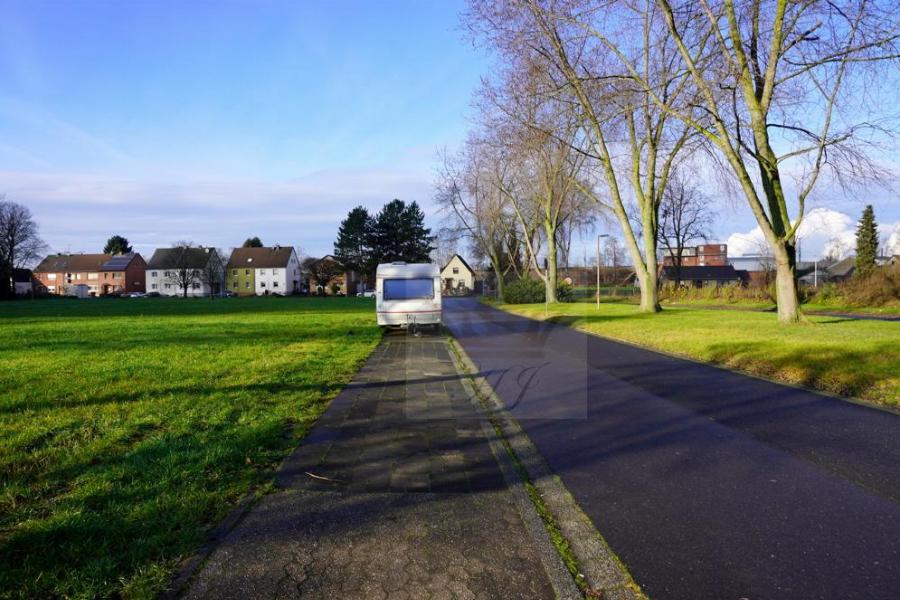 Blick auf die unmittelbare Nachbarschaft und die Zufahrt zu den Häusern