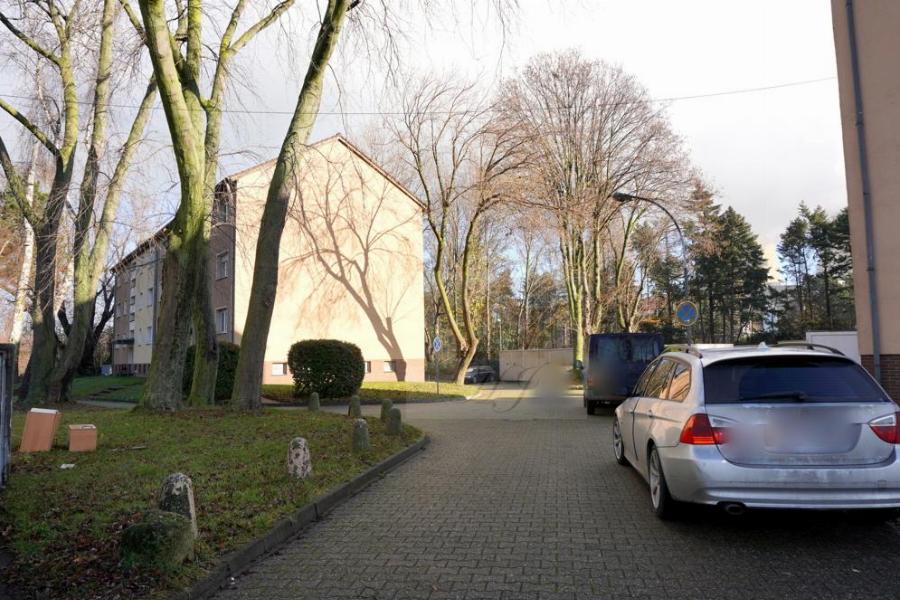 Zugang zu den Häusern 13 und 15, sowie Zufahrt zu der Garagenanlage