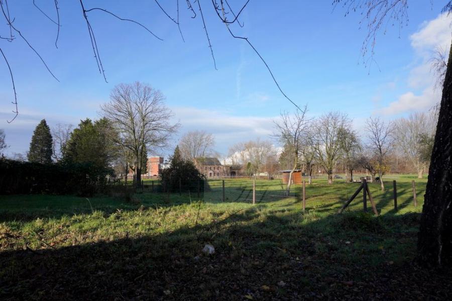 Blick auf die unmittelbare Nachbarschaft vor dem Hauseingang Nr_15