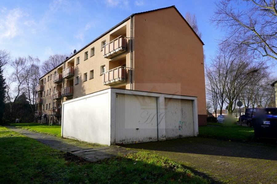 Blick von der Garagenanlage auf die Häuser Rückseite Nr_11 und 9