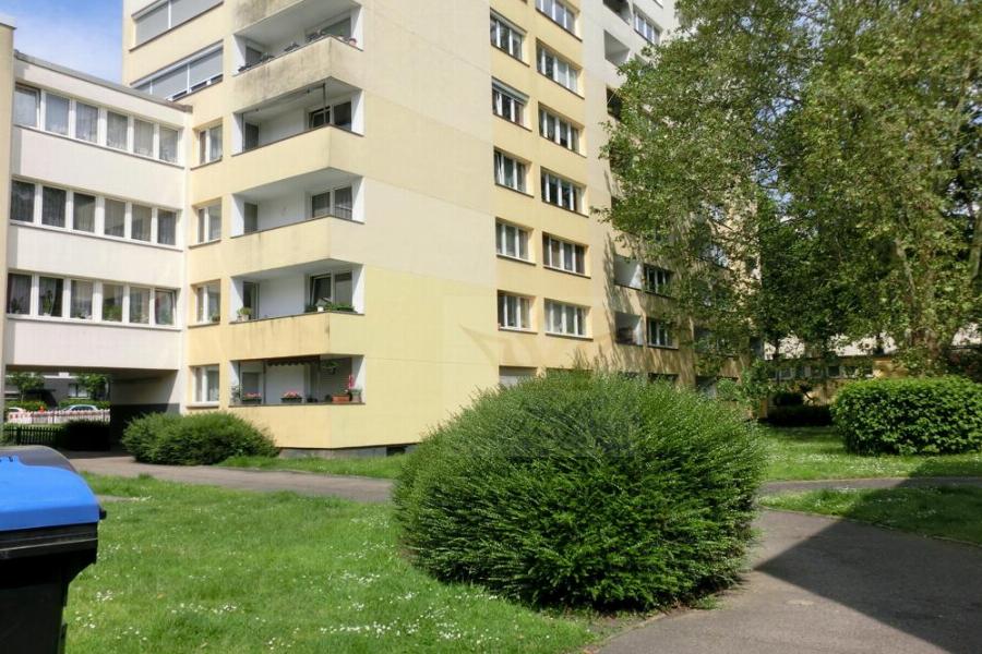 Zugang zu dem Haus von der Wohnanlage