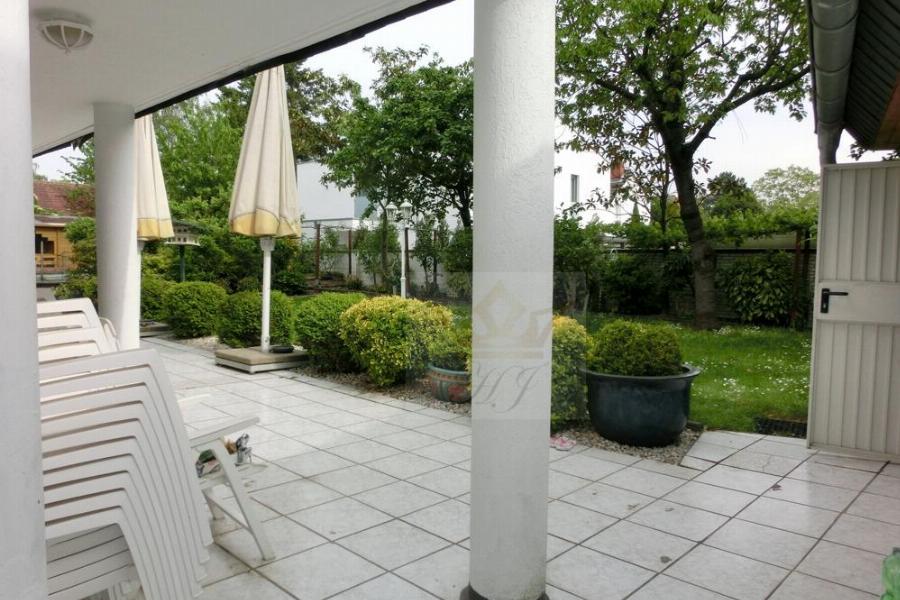 Rückwärtiger Terrassen- und Gartenzugang