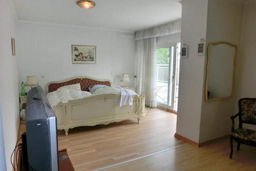 Blick in das Elternschlafzimmer im OG