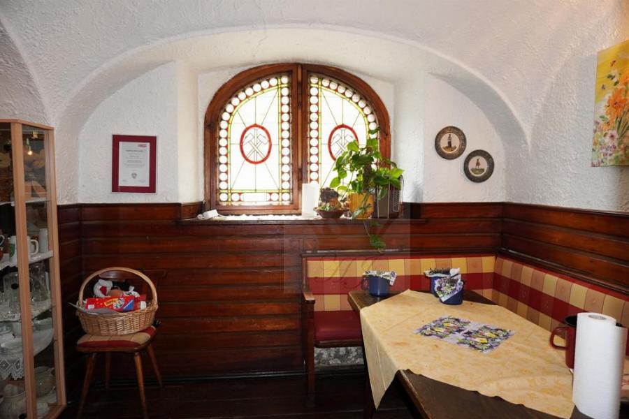 Traditionsgefertigte Holzfenster in Bleifassung