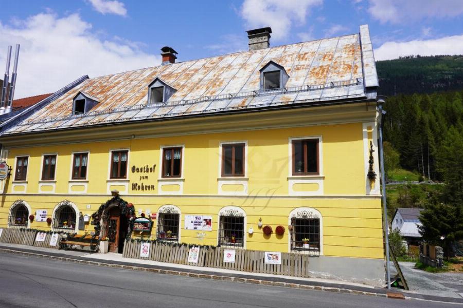 Zugang Tradtionsgasthof mit Zufahrt auf den Hinterhof