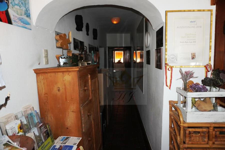 Teilblick Foyer und Zugang Toiletten