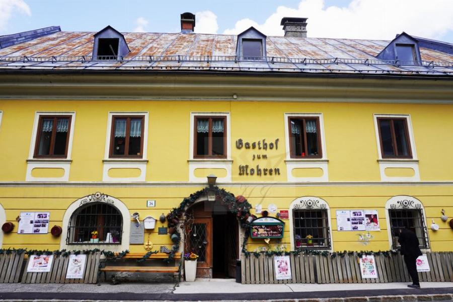 Zugang in den Traditionsgasthof mit Auszeichnungen
