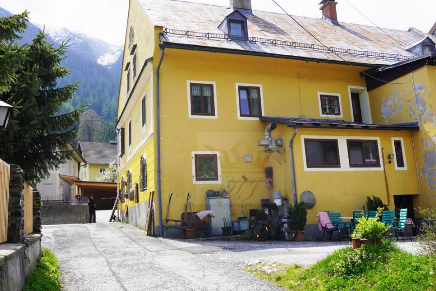 Teilblick rückwärtige Hausansicht