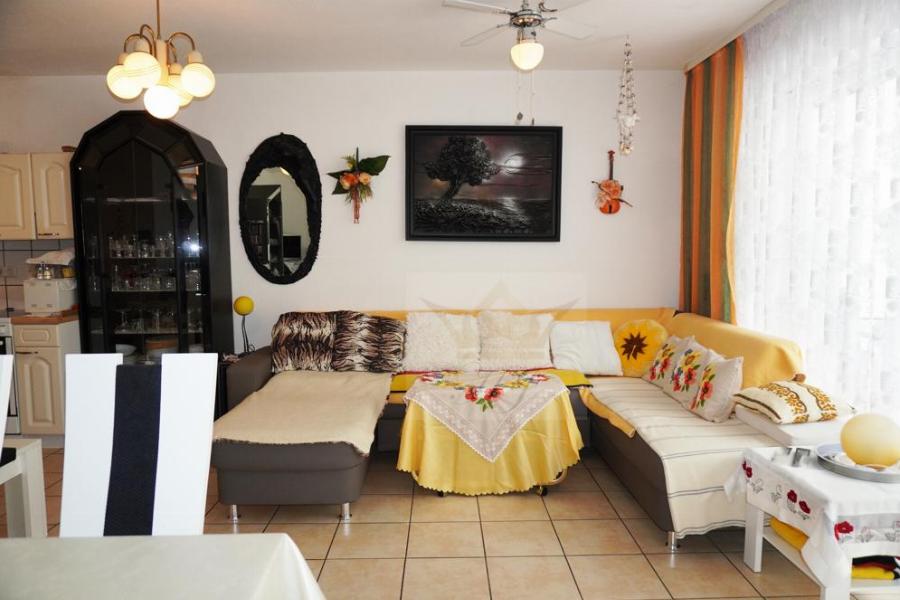 Teilblick Wohnzimmer im EG