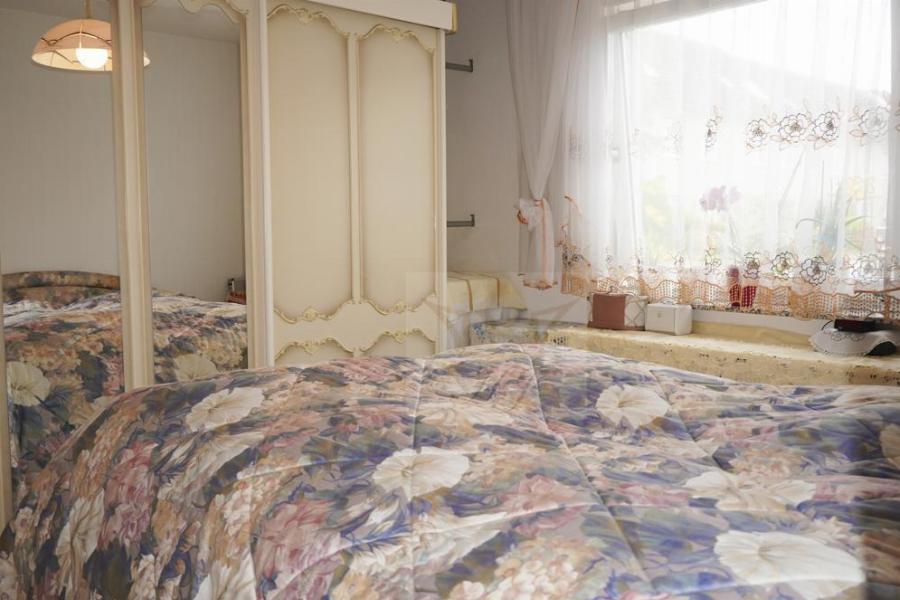 Teilblick Schlafzimmer im EG