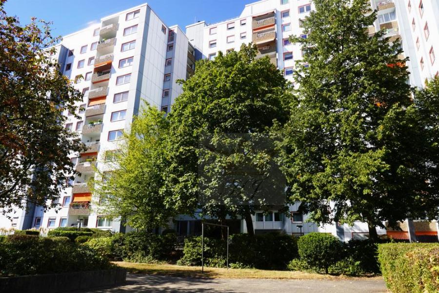 Teilblick auf Wohnanalge und Hauseingang