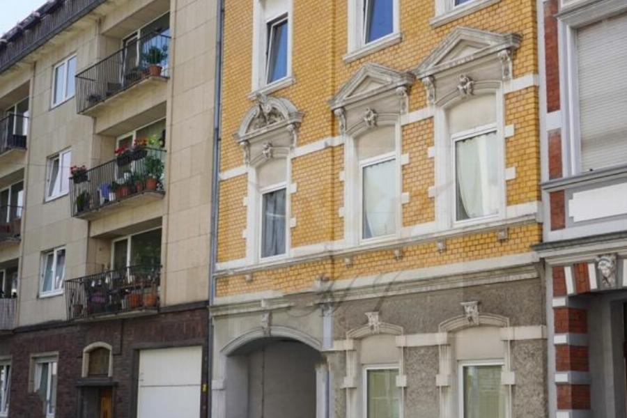 Ansicht von der Straße auf MFH