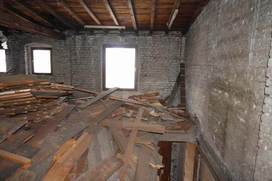 Teilblick Dachboden der Gewerbeeinheit im Hinterhof1