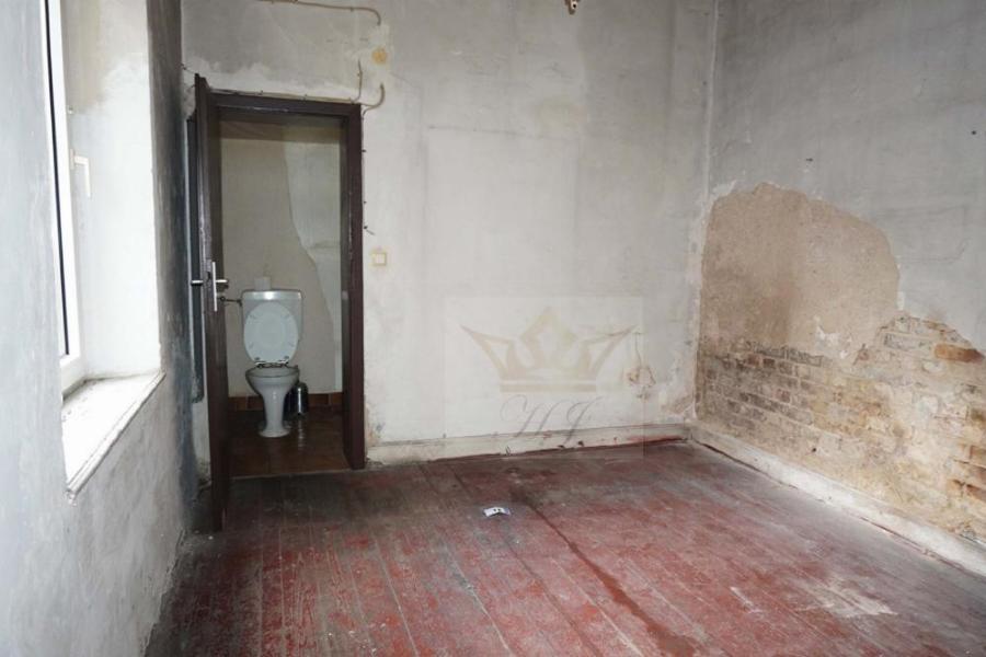Wohnraum und WC im EG linke Wonheinheit im Vorderhaus