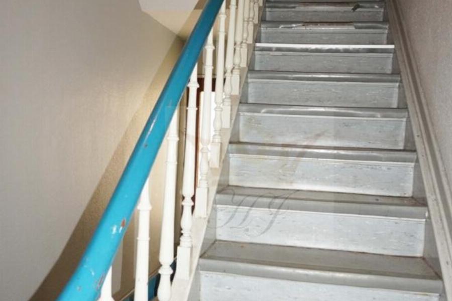 Treppe mit Aufstieg auf 2OG im Vorderhaus