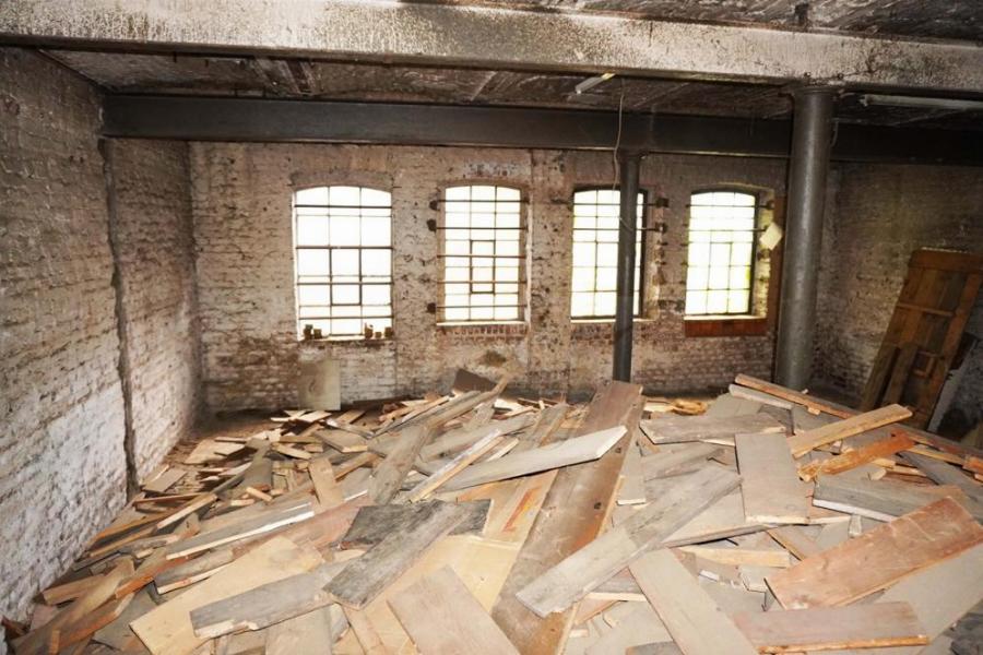Teilblick Gewerbeeinheit im Hinterhof zum Ende1