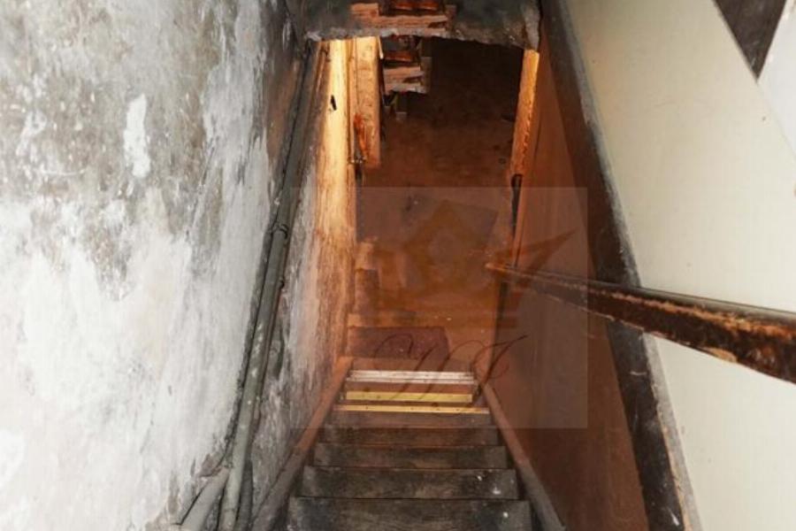 Zugang in den Keller im Vorderhaus