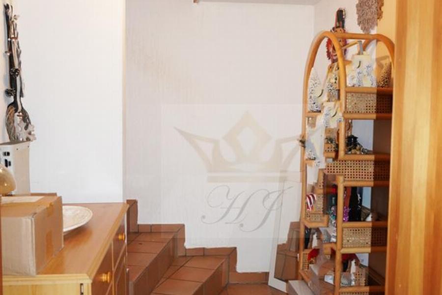 Blick von Hobbyraum auf innenliegende Treppe