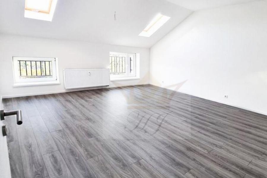 Blick in das Schlafzimmer im DG nach Sanierung