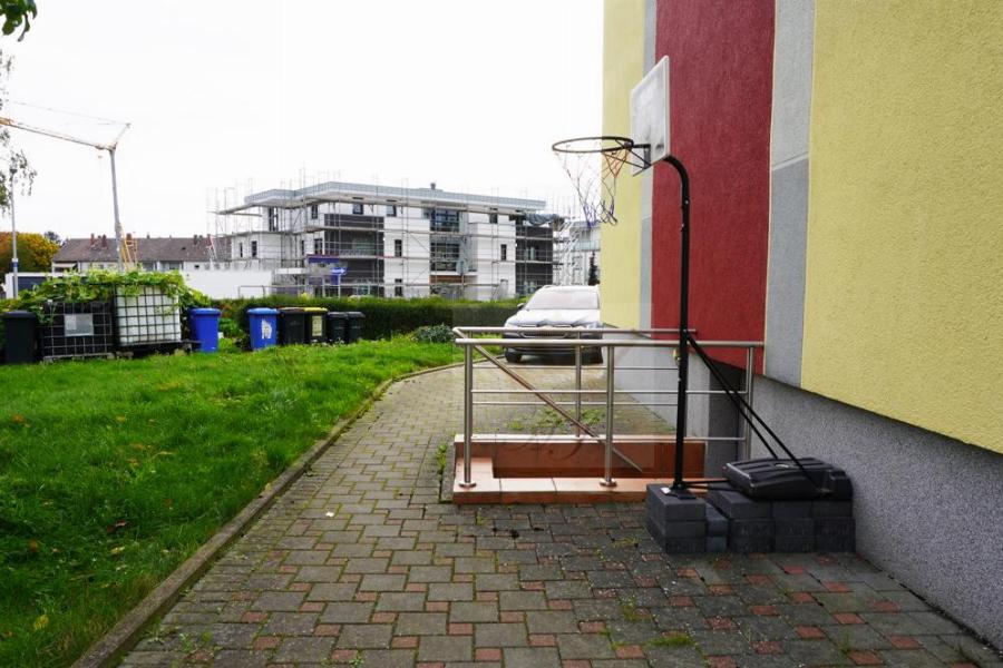 Gepflegte Hauszuwegung