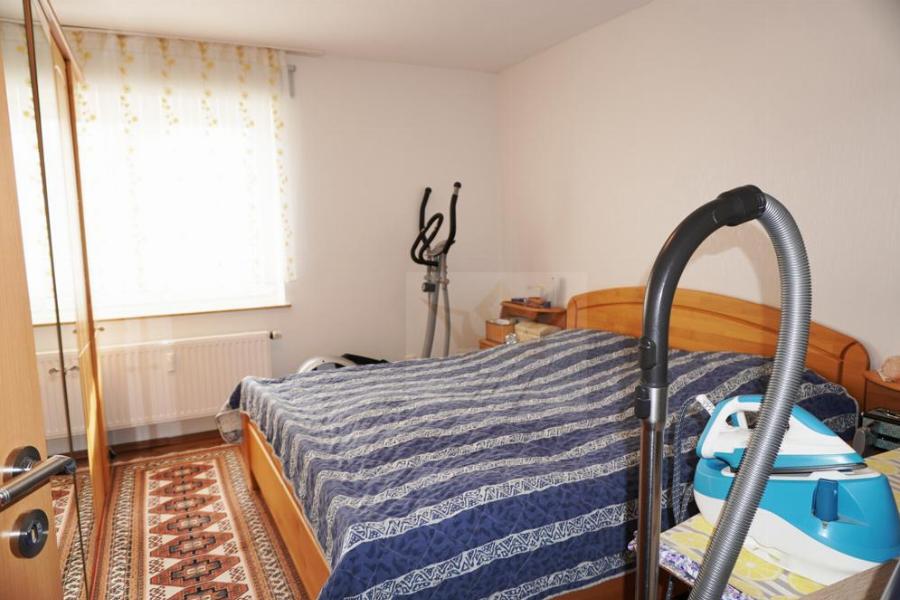 Blick in das Schlafzimmer im OG rechts