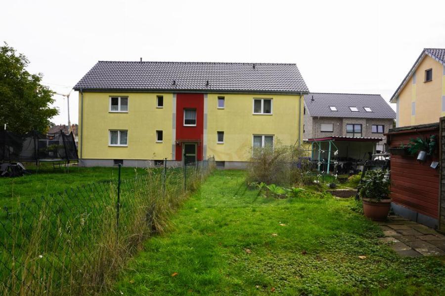 Hausansicht von Grundstücksende