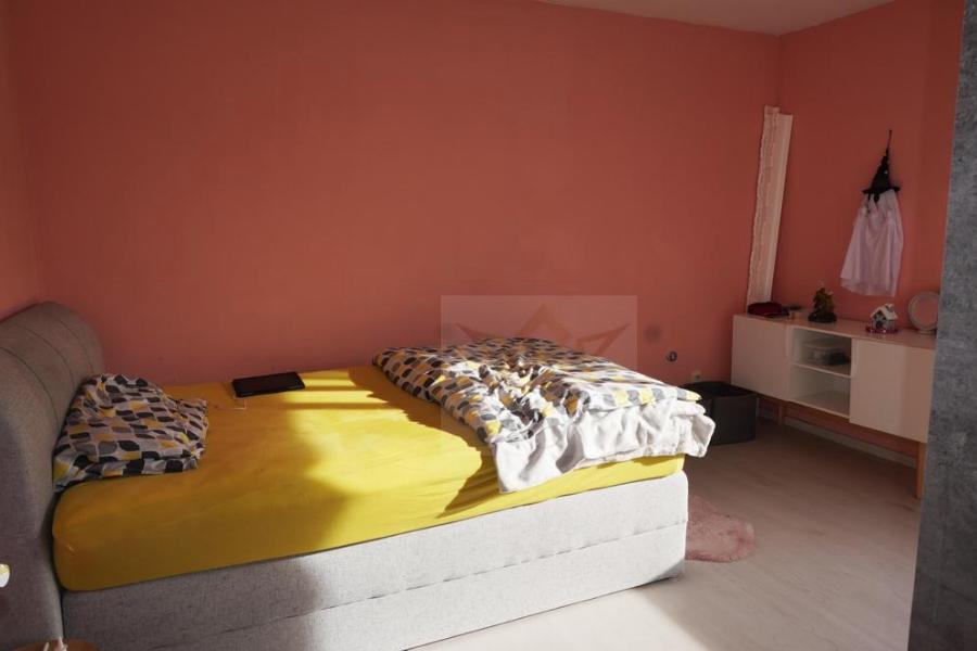 Blick in das Kinderzimmer im OG rechts